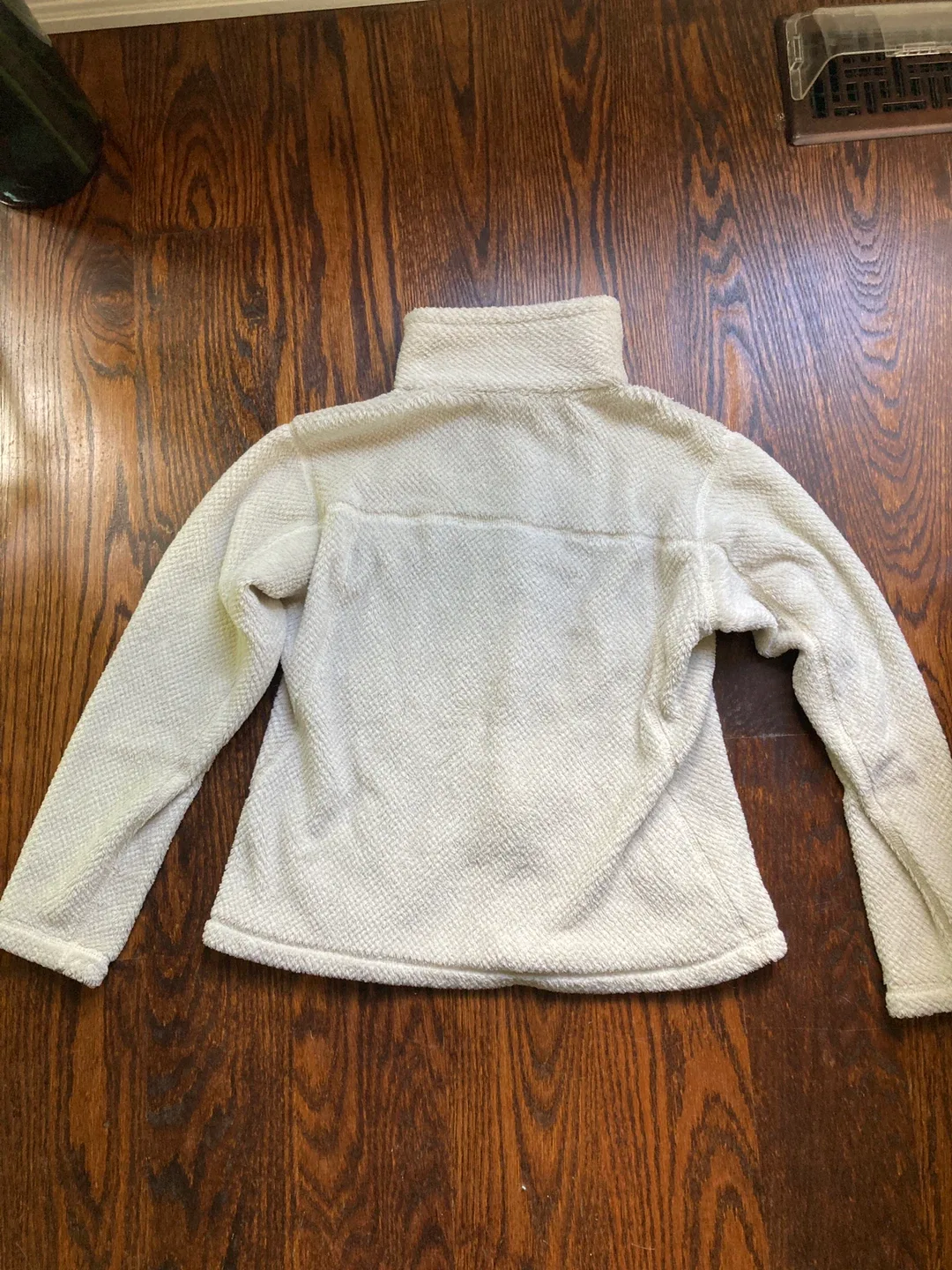 Patagonia women’s zip up image indicator(3)