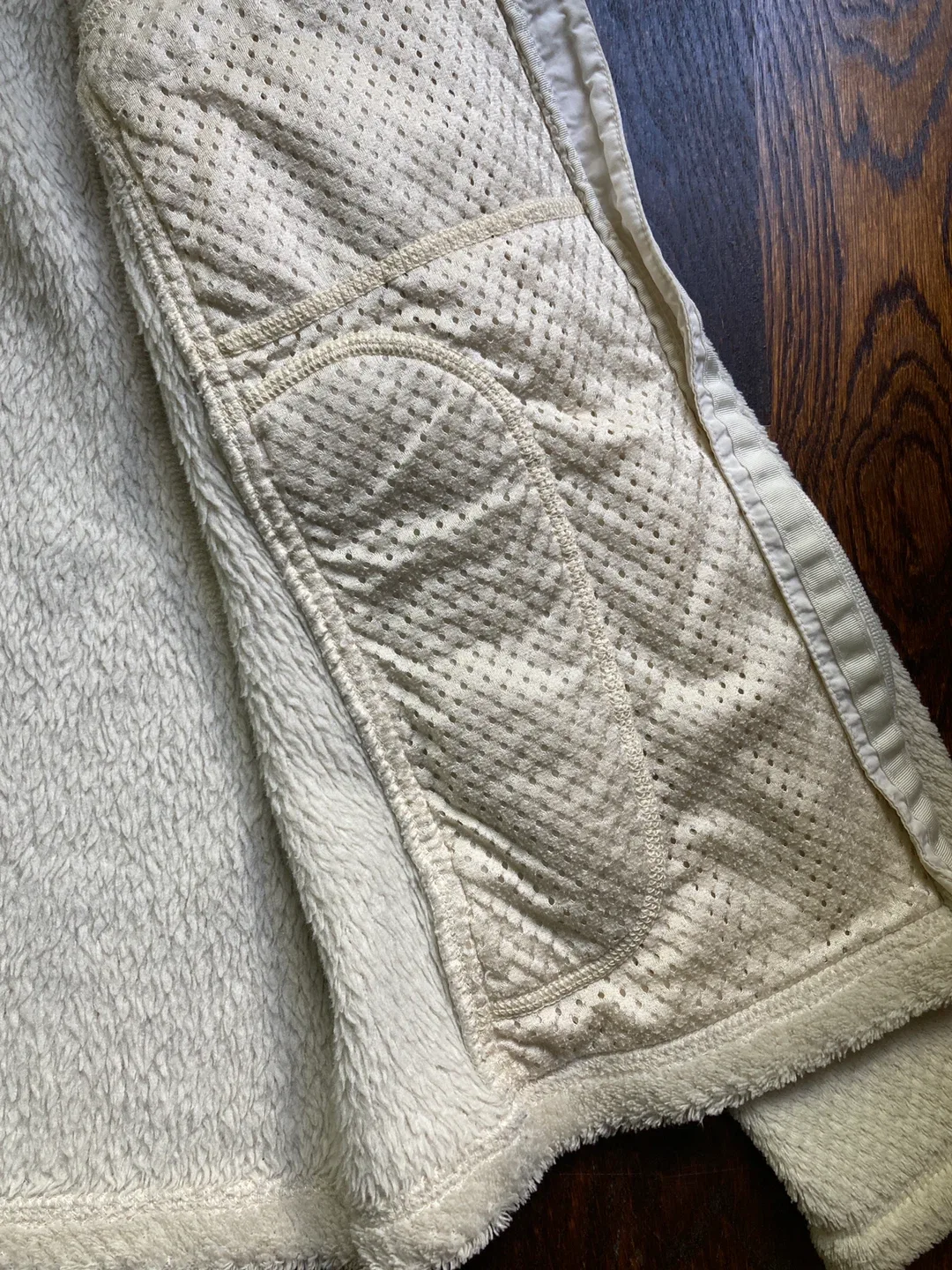 Patagonia women’s zip up image indicator(4)