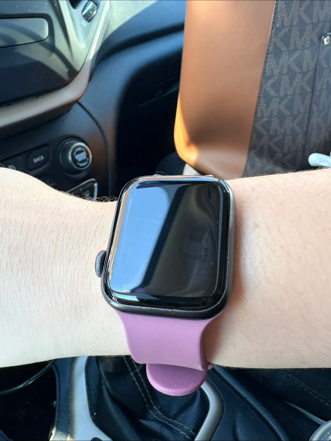 Apple Watch Series 5 with Pink Band image indicator(3)