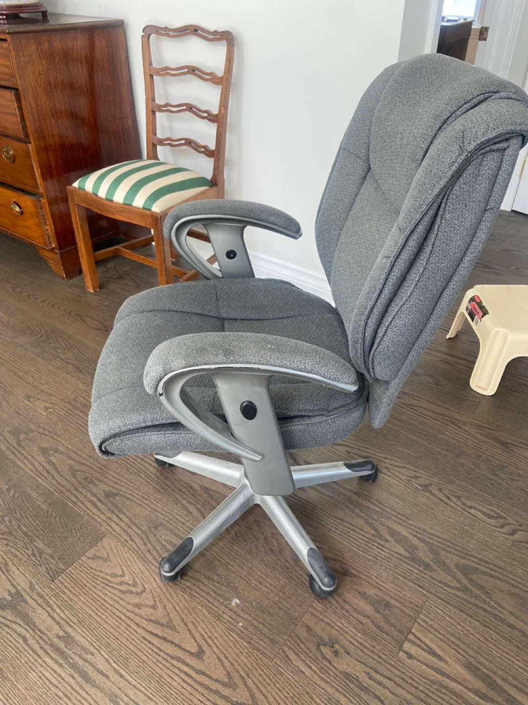 Grey Office Chair image indicator(2)