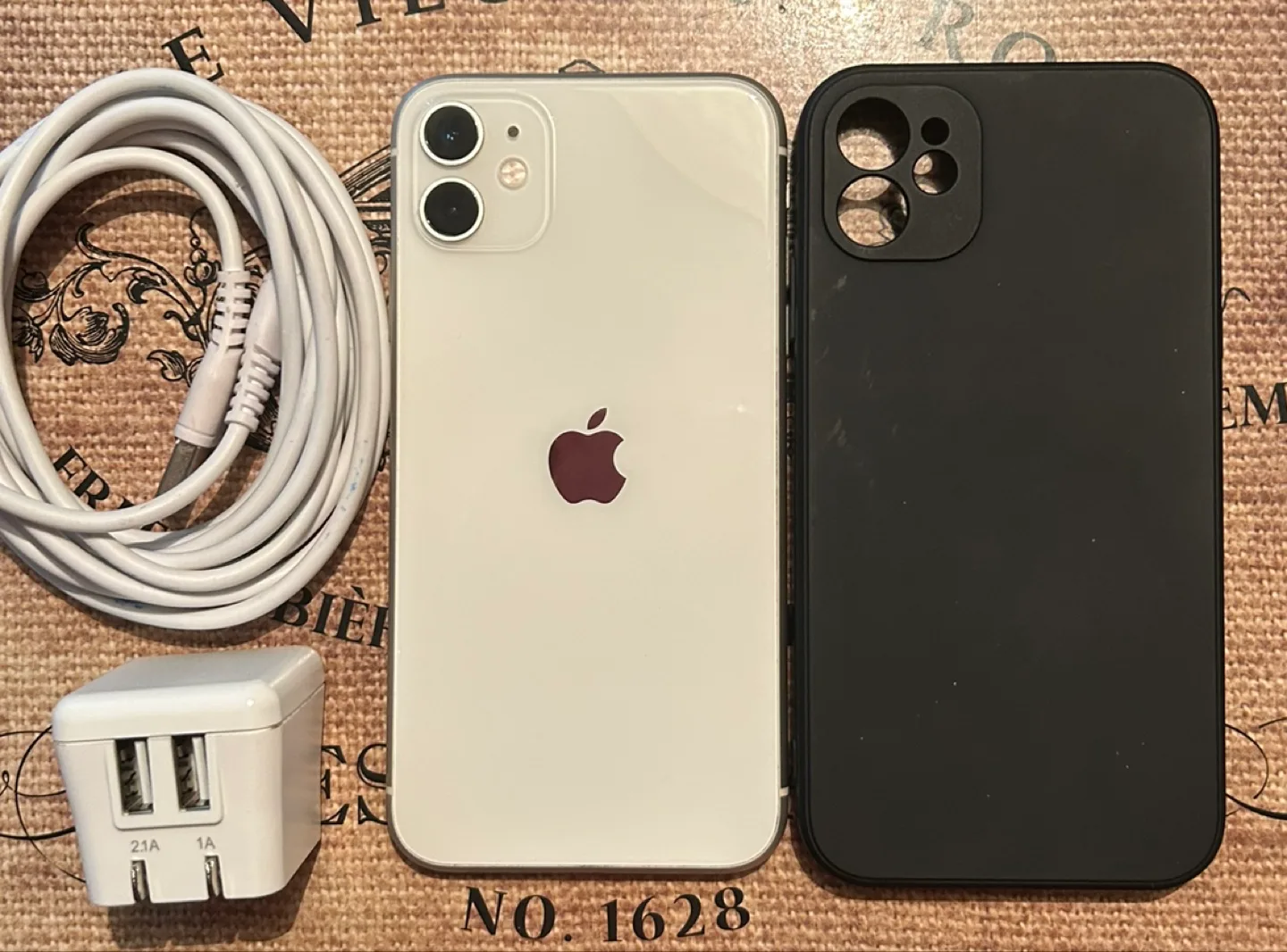 (90%)iPhone 11 64GB-Great Con+Accessories.