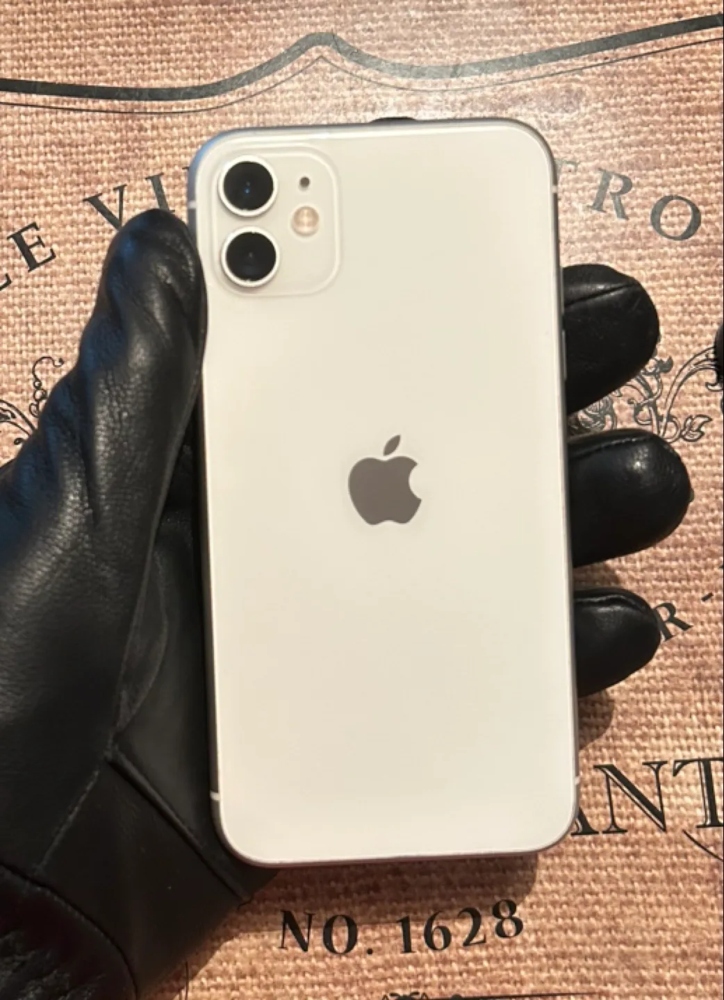 (90%)iPhone 11 64GB-Great Con+Accessories. image indicator(3)