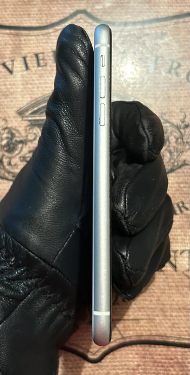 (90%)iPhone 11 64GB-Great Con+Accessories. image indicator(5)