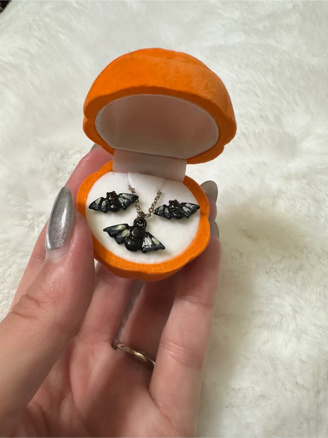 Bat Necklace and Earrings Set image indicator(2)