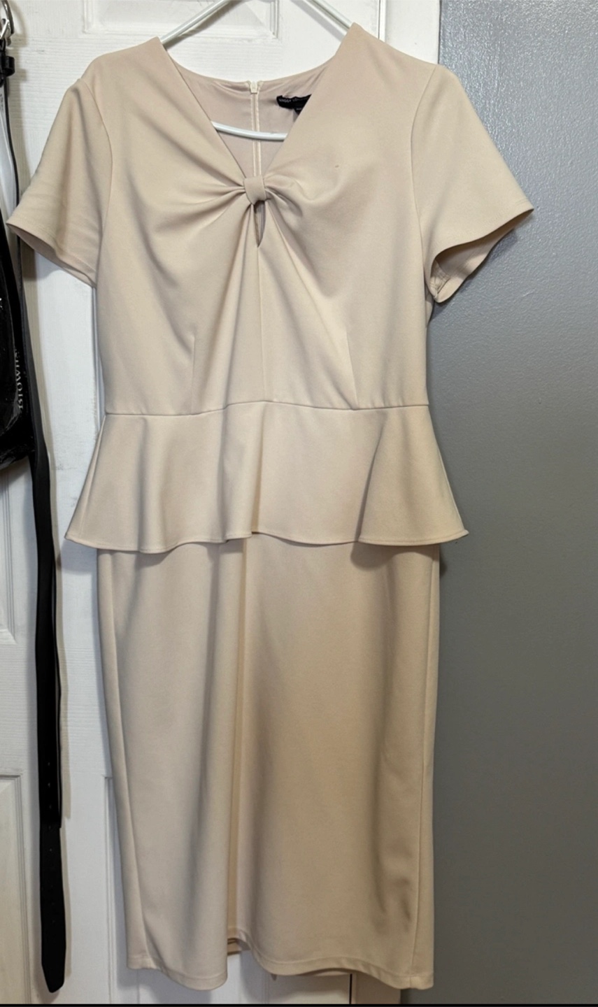 White bow with ruffles dress M