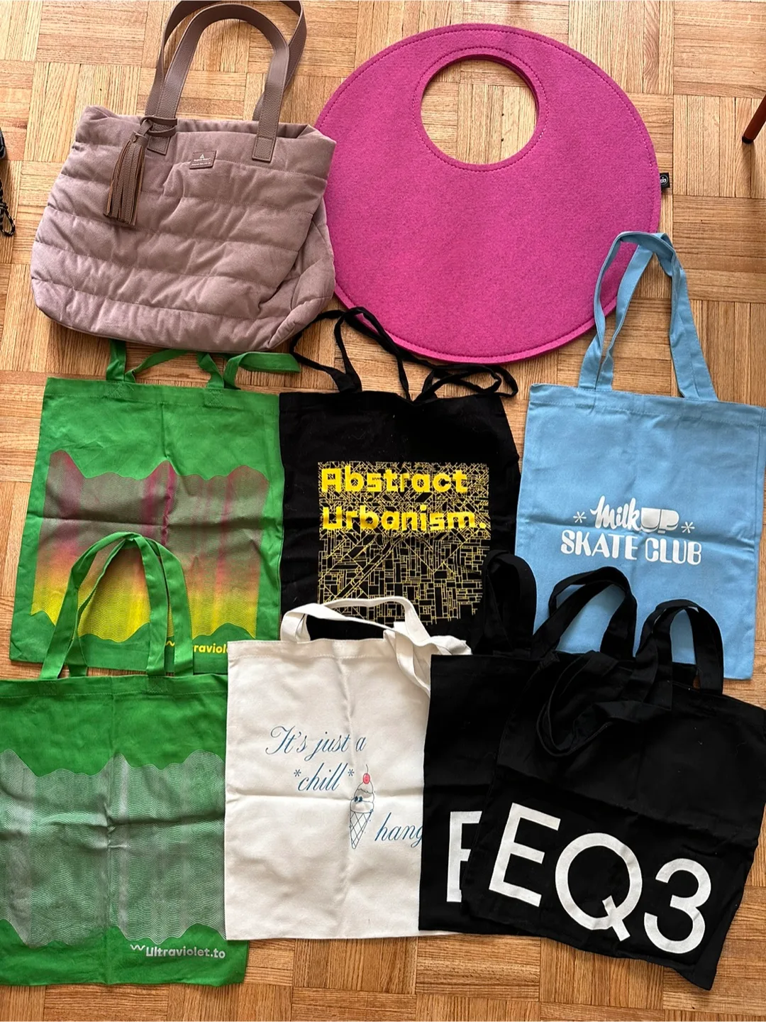9 Assorted Tote Bags thumbnail