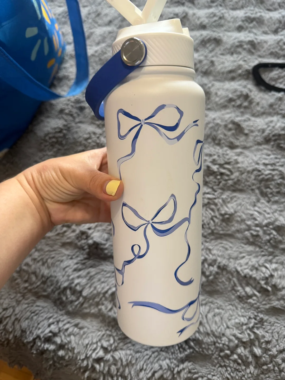 White Water Bottle with Blue Bow Design image indicator(5)