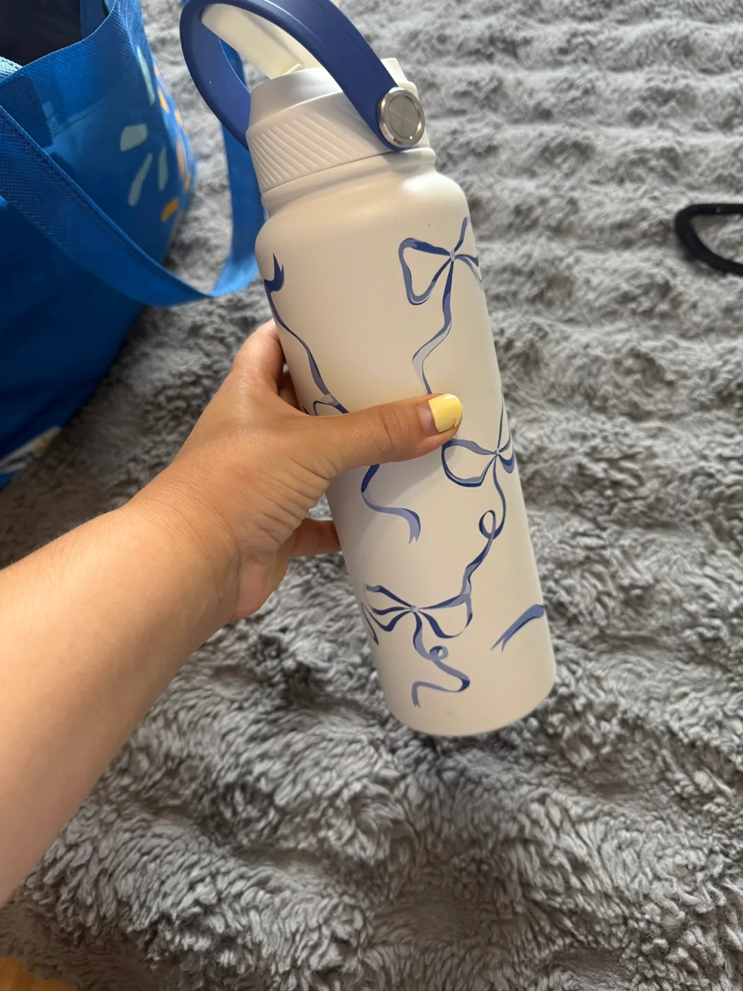 White Water Bottle with Blue Bow Design image indicator(4)