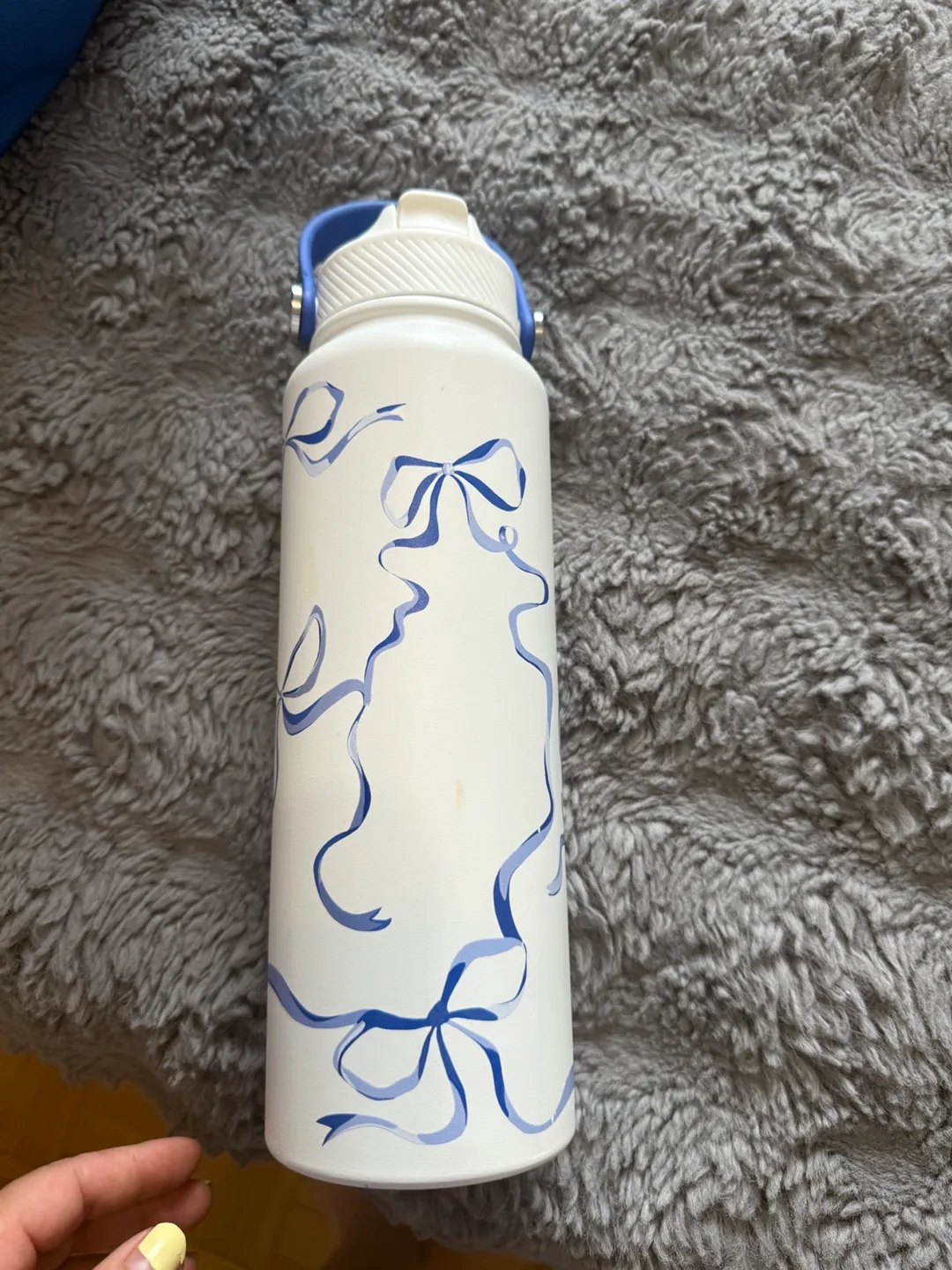 White Water Bottle with Blue Bow Design image indicator(2)