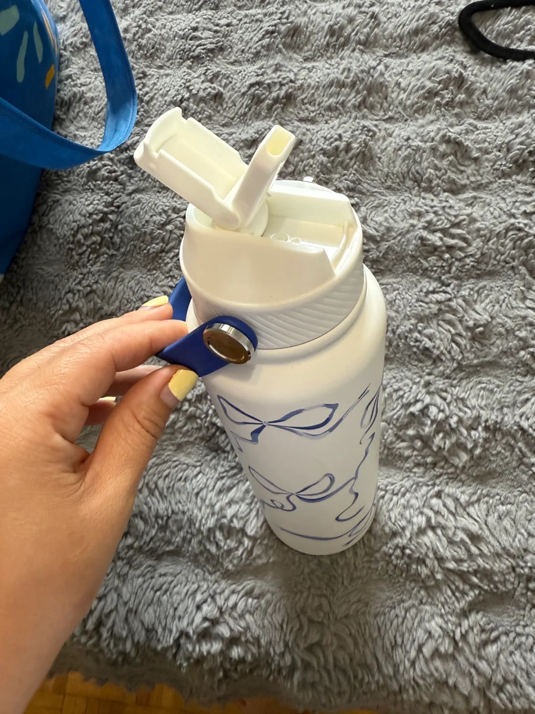 White Water Bottle with Blue Bow Design image indicator(3)