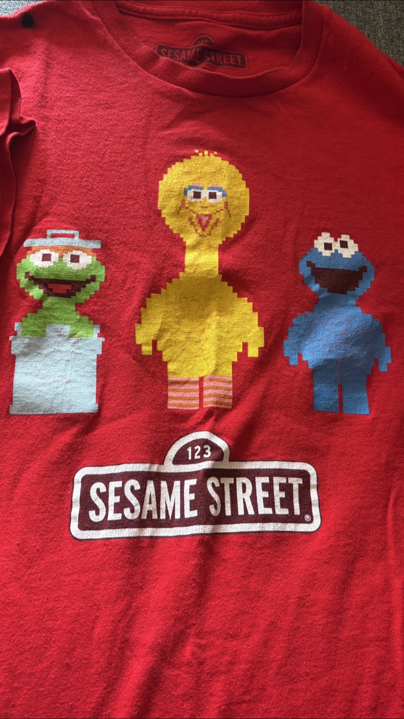 "🧡" Sesame Street Red T-Shirt - Size MD - photo 2