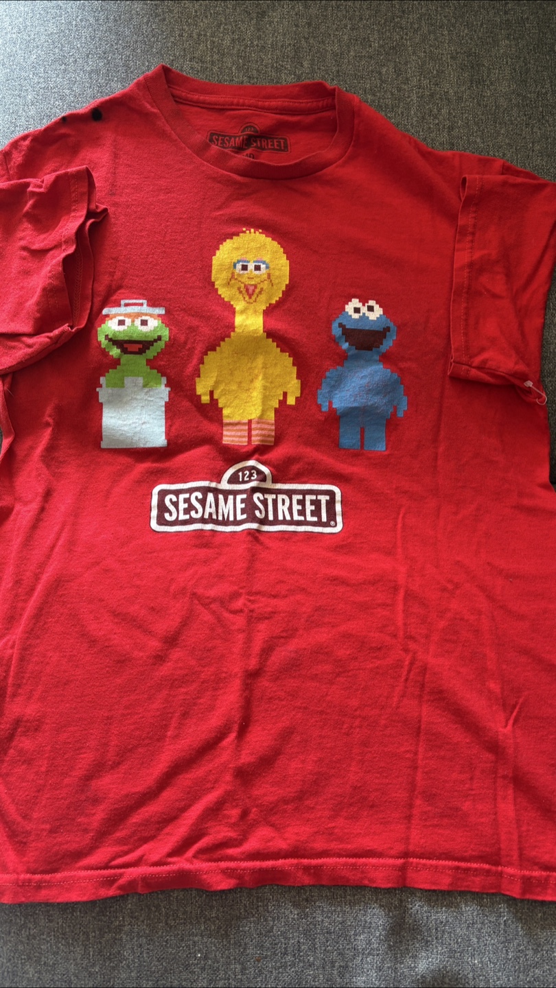"🧡" Sesame Street Red T-Shirt - Size MD
