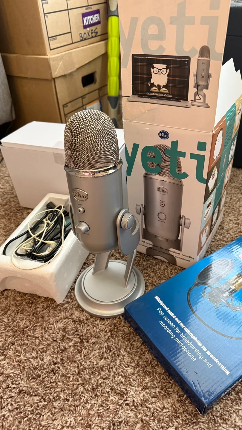 Blue Yeti USB Microphone with Pop Shield thumbnail