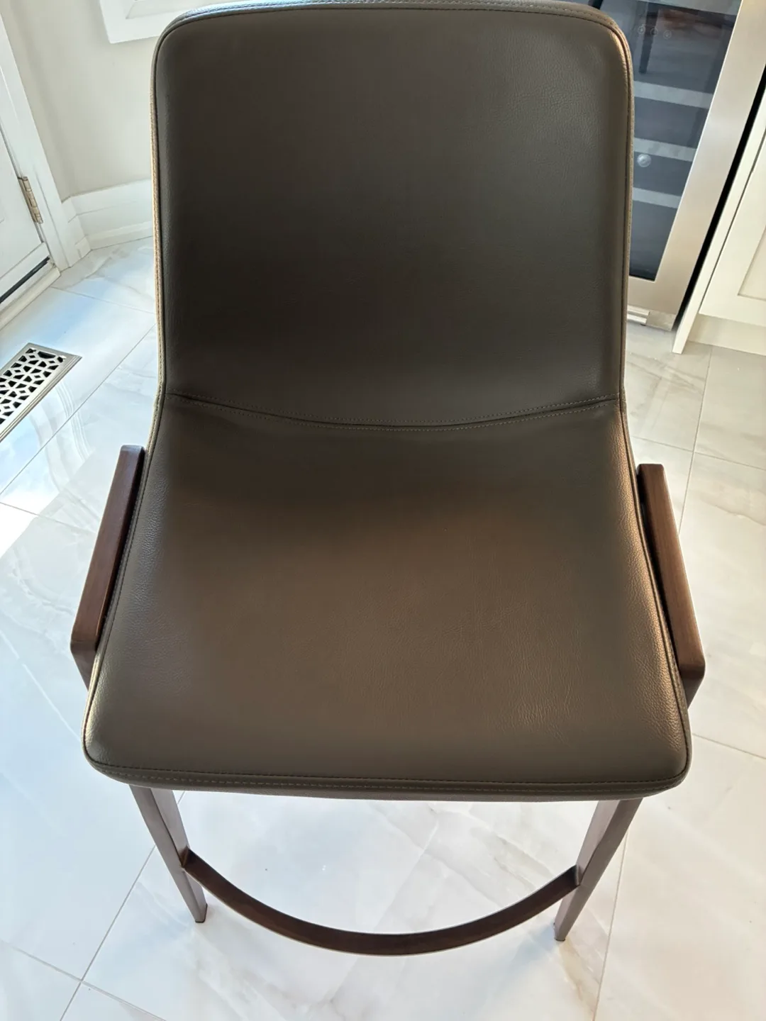 Modern Genuine Leather Bar Stool (2) image indicator(2)