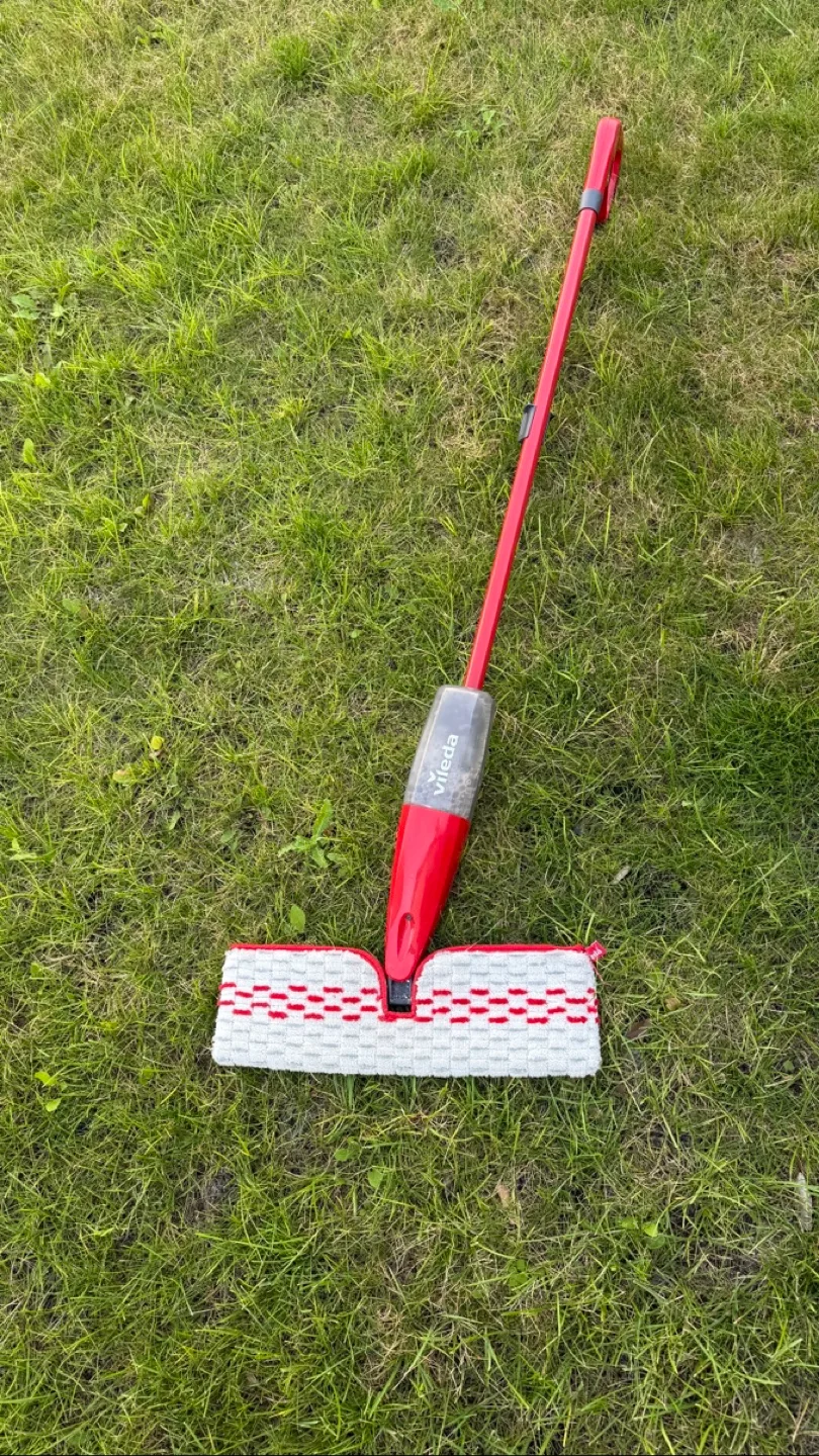 Vileda Spray Mop with Extra Mopping Insert thumbnail