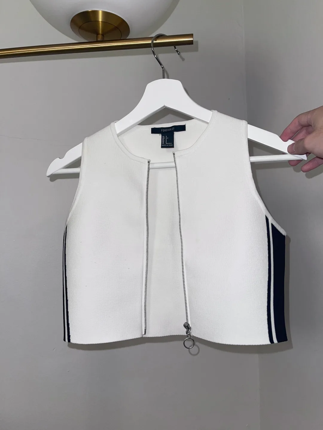 Forever 21 White Crop Top - Size S thumbnail
