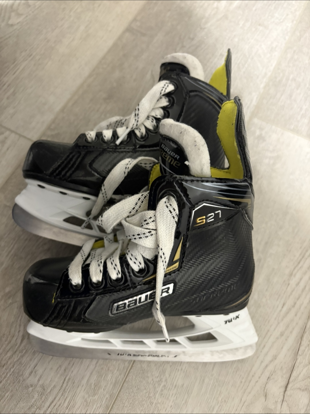 Bauer Supreme S27 Youth Hockey Skates - Size Y12D