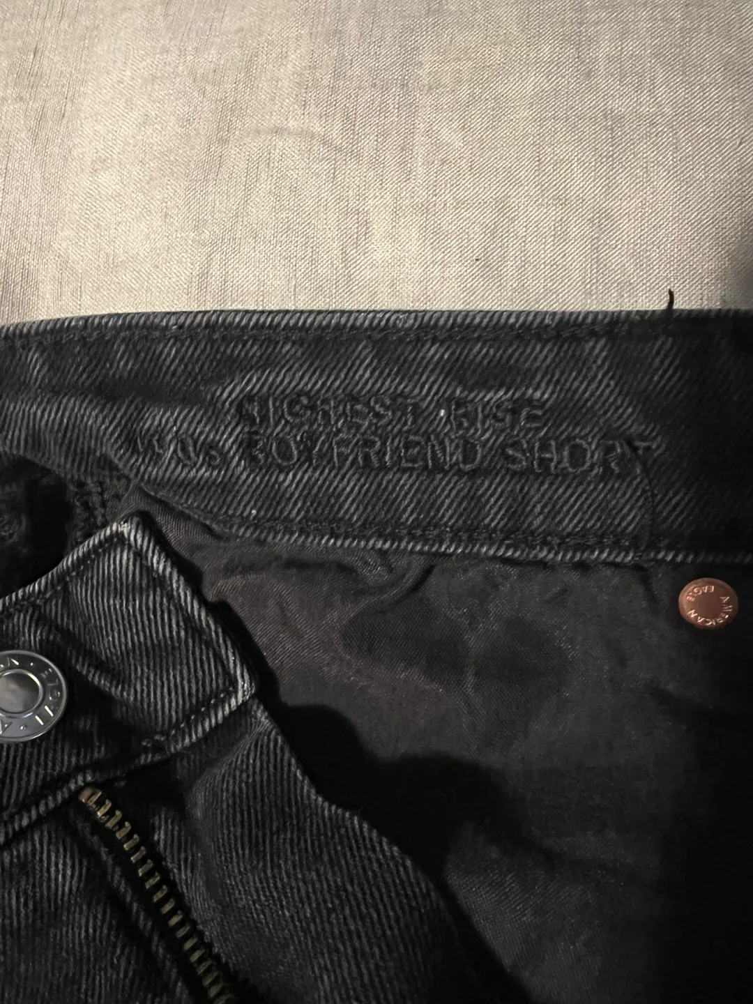 American eagle highest ride 90’s boyfriend shorts / size 8 image indicator(3)