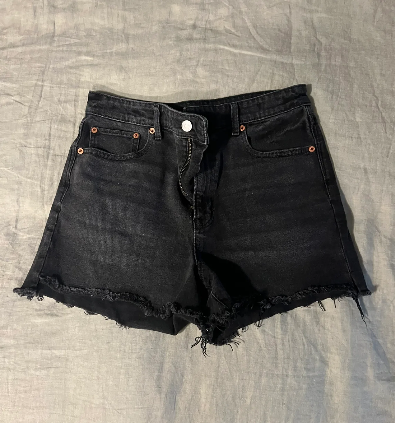 American eagle highest ride 90’s boyfriend shorts / size 8 thumbnail
