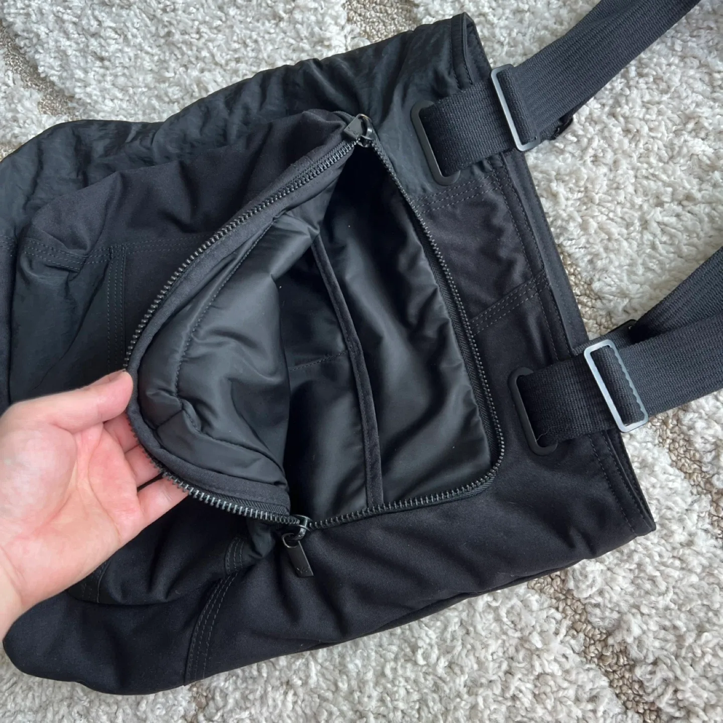 Y-3 Black Classic Tote bag image indicator(4)