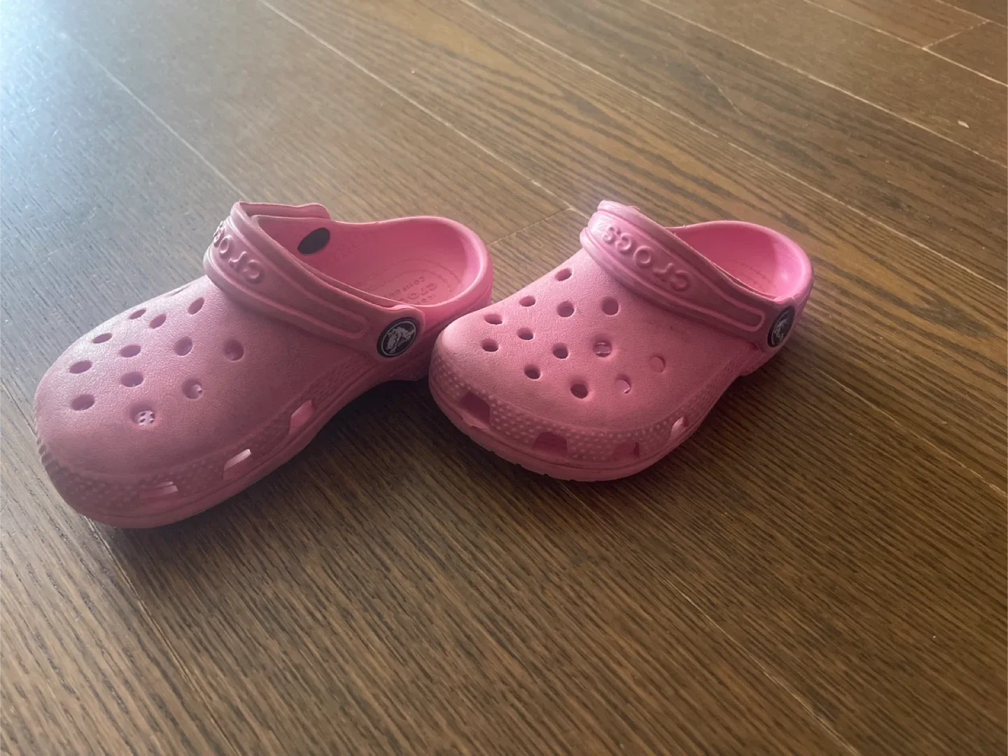 Pre Owned Kids Crocs Pink Clogs - Size C 8 image indicator(2)