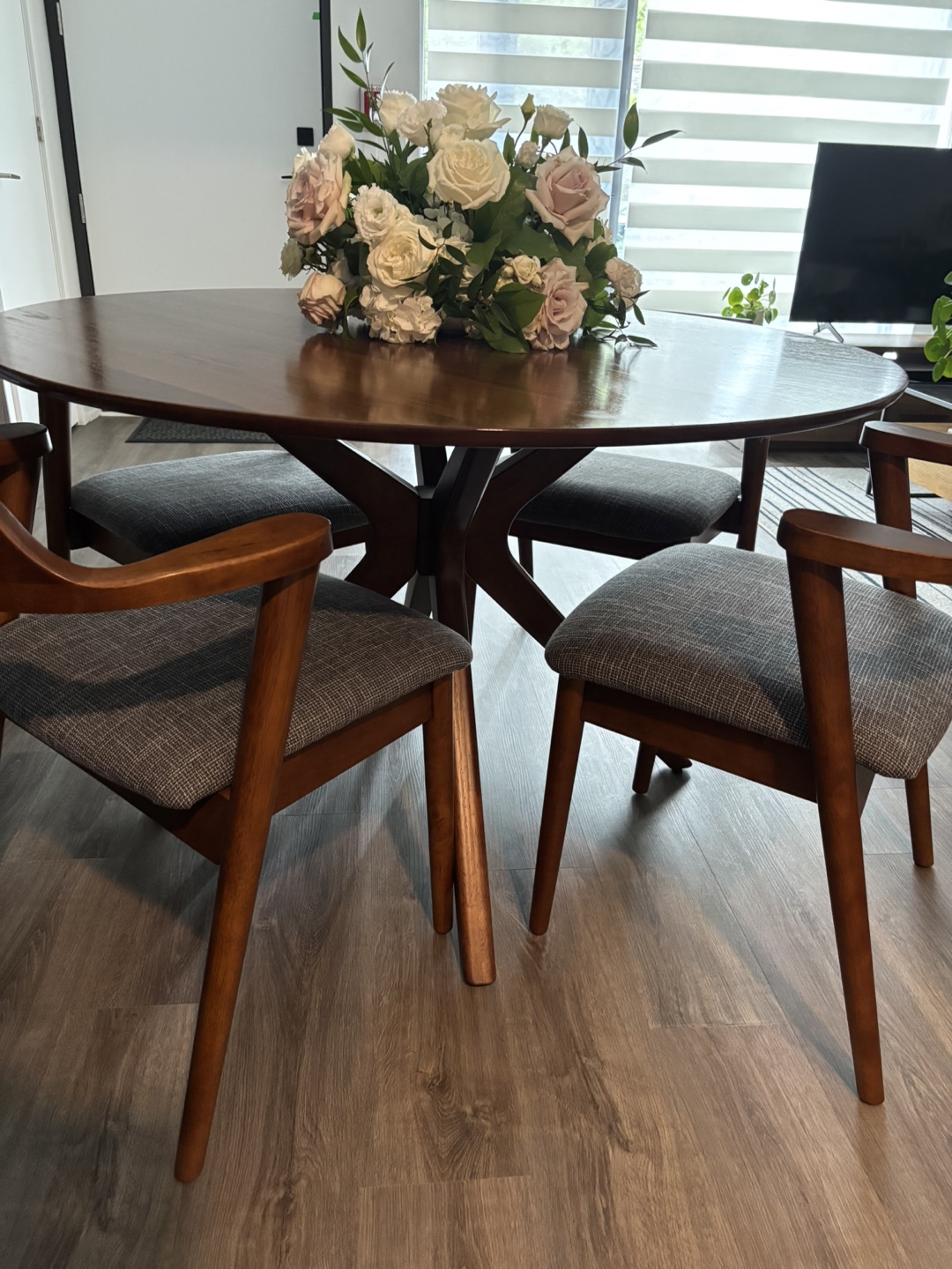 Round Wooden Dining Table - photo 2