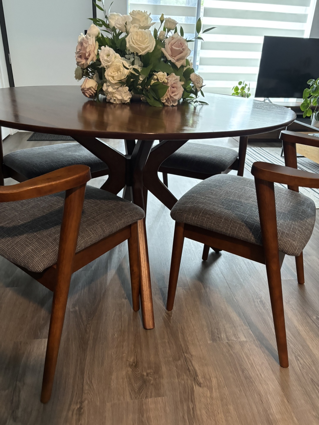 Round Wooden Dining Table - photo 4