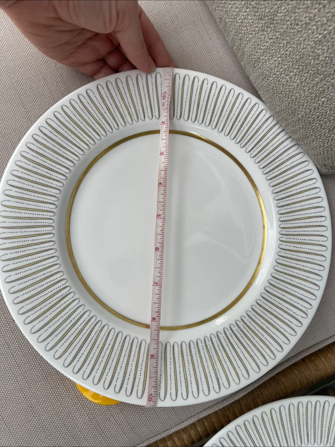 Royal Albert Bone China April Plates image indicator(5)