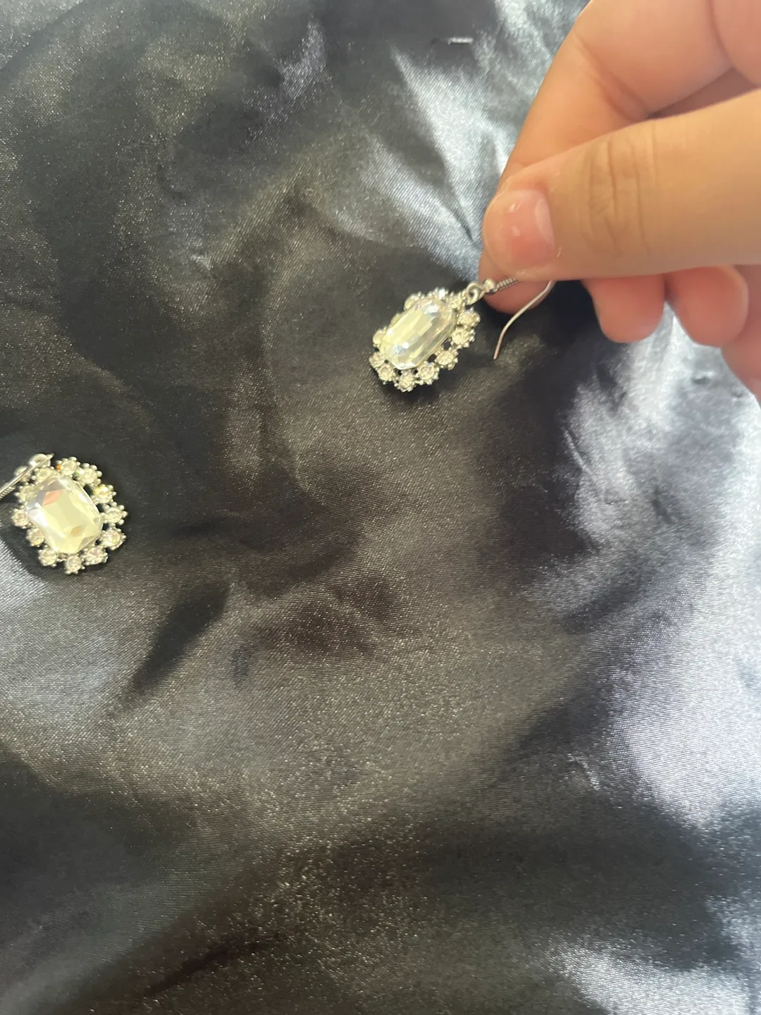 Rhinestone Stud Earrings image indicator(2)