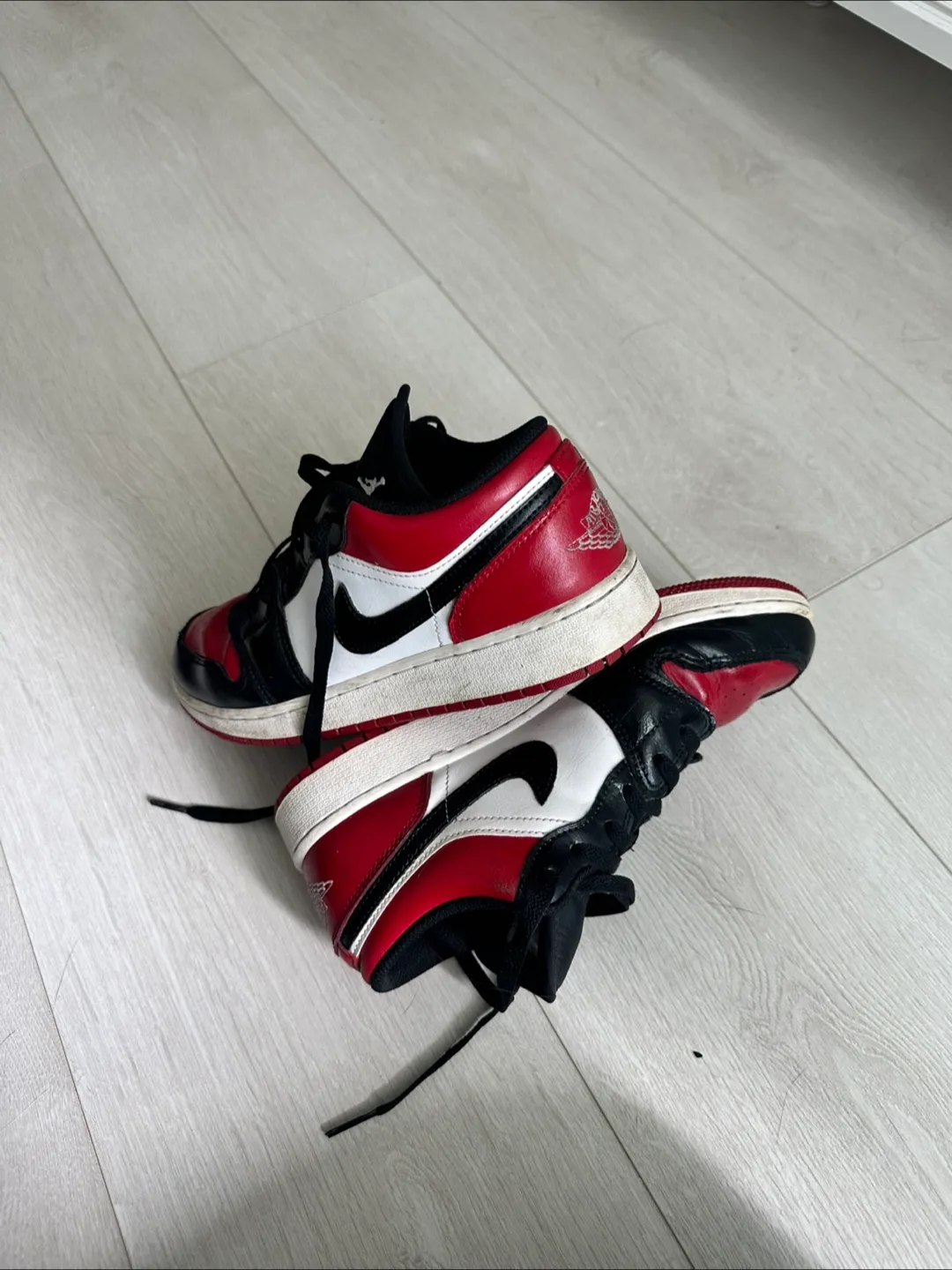 Nike Air Jordan 1 Low - Red, Black, White image indicator(5)