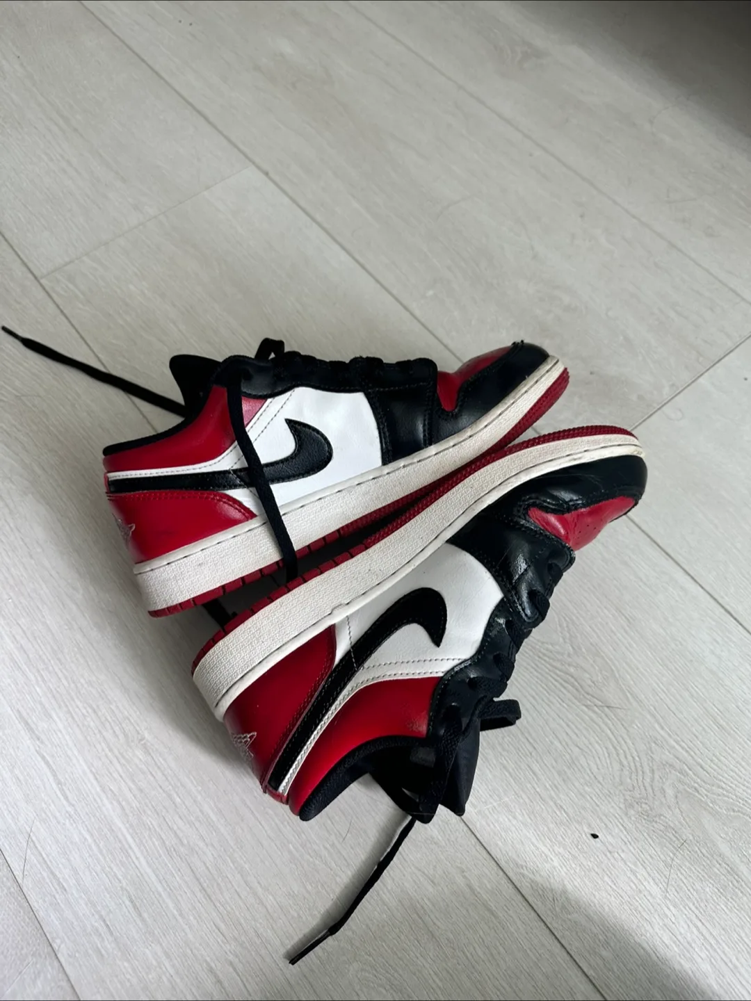 Nike Air Jordan 1 Low - Red, Black, White image indicator(3)