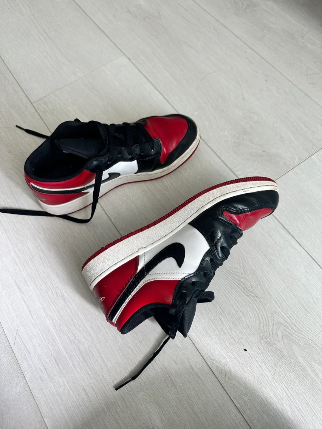 Nike Air Jordan 1 Low - Red, Black, White image indicator(2)