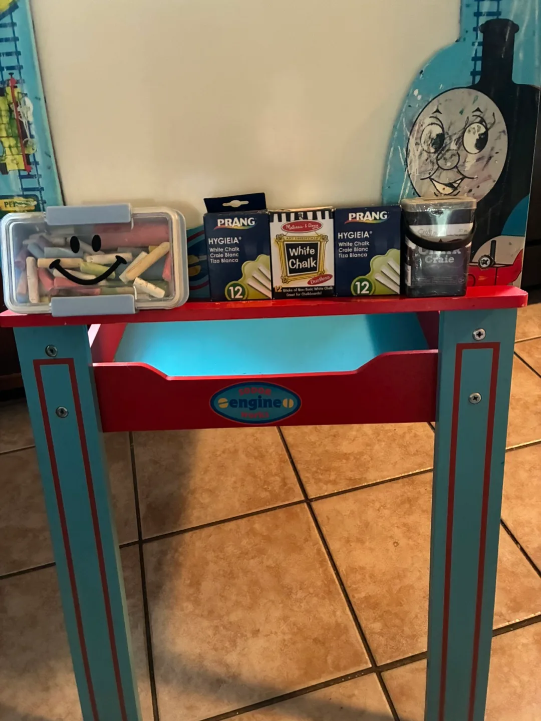 Thomas the Train Kids Easel with Chalk & Markers image indicator(5)