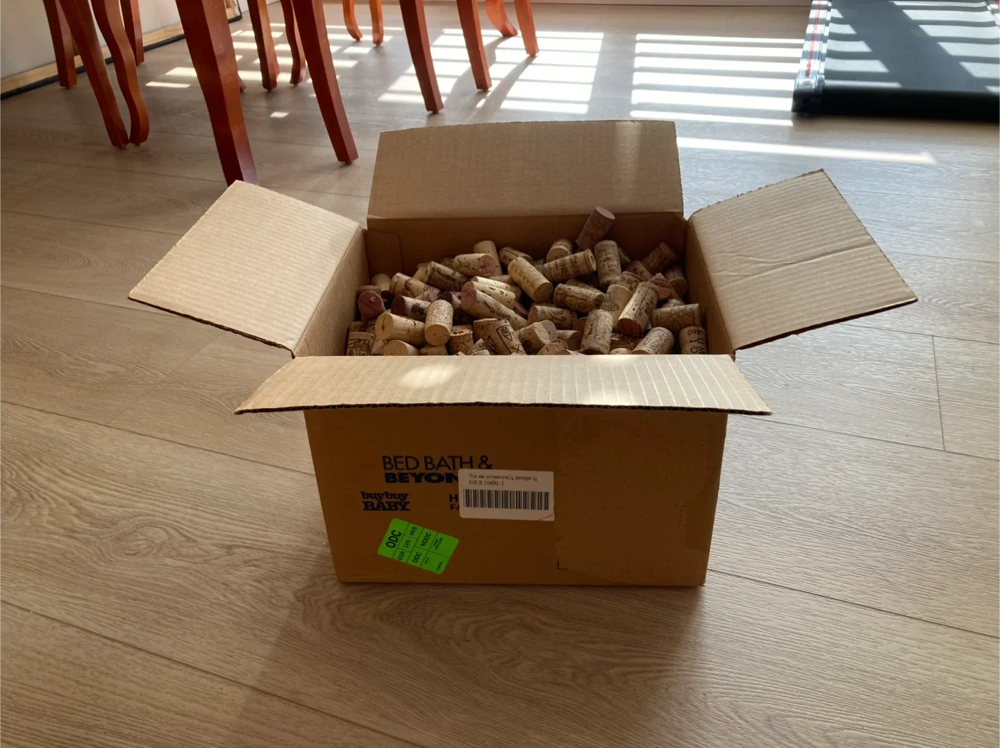 Box of Wine Corks (537 count) image indicator(2)