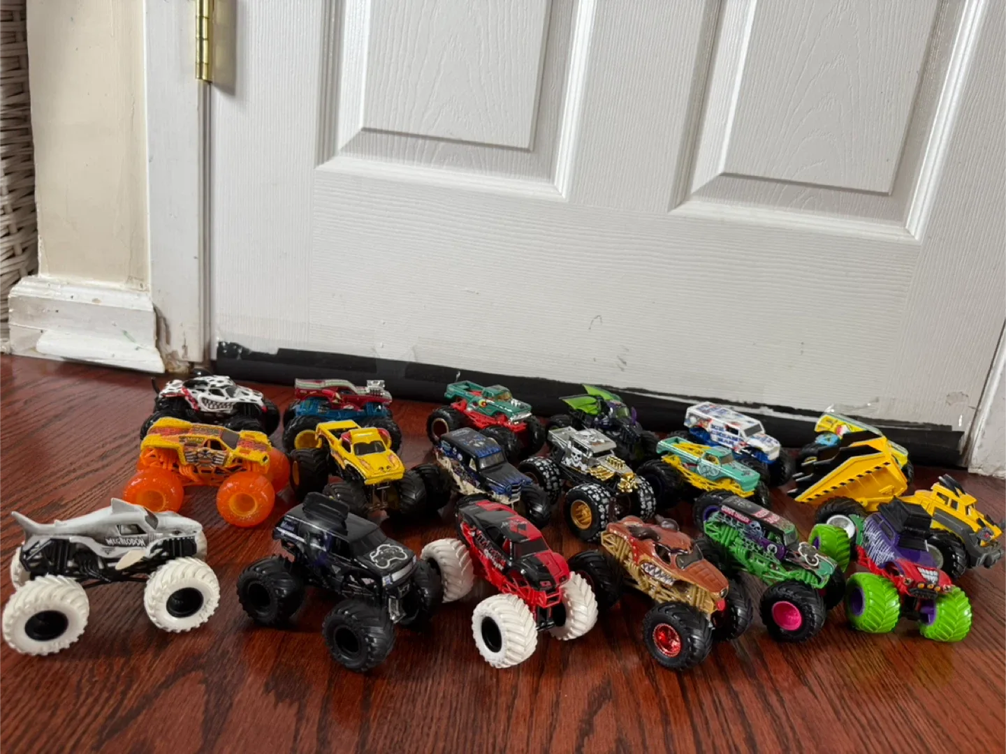 Monster Jam Trucks image indicator(2)