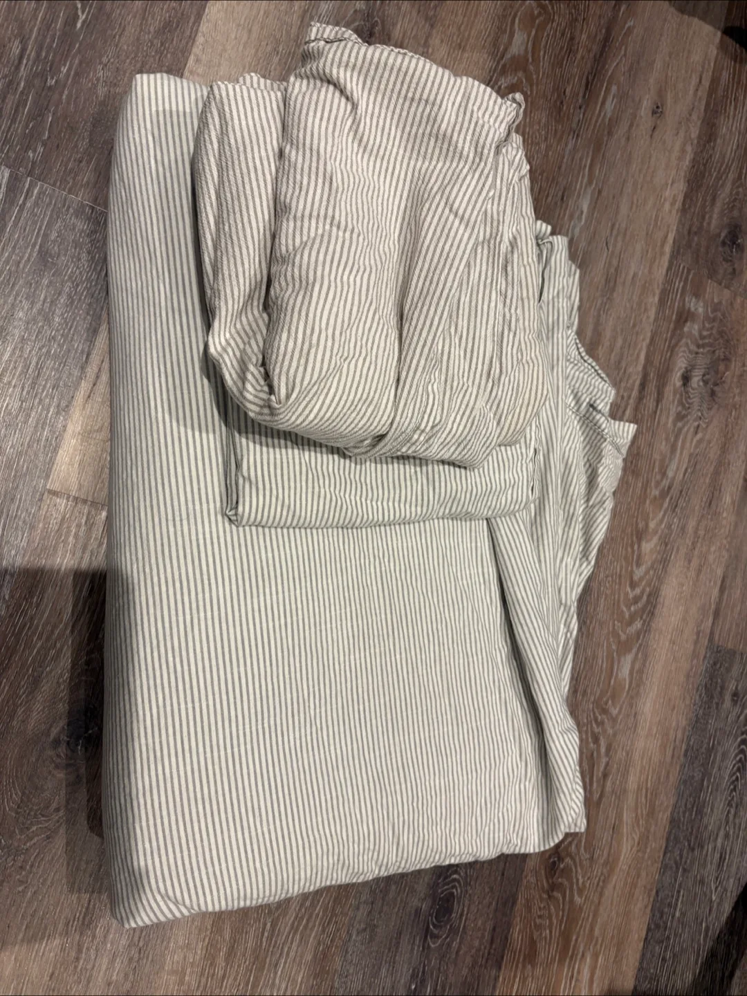 IKEA Bergpalm King Duvet Cover Set - Gray Stripe image indicator(2)