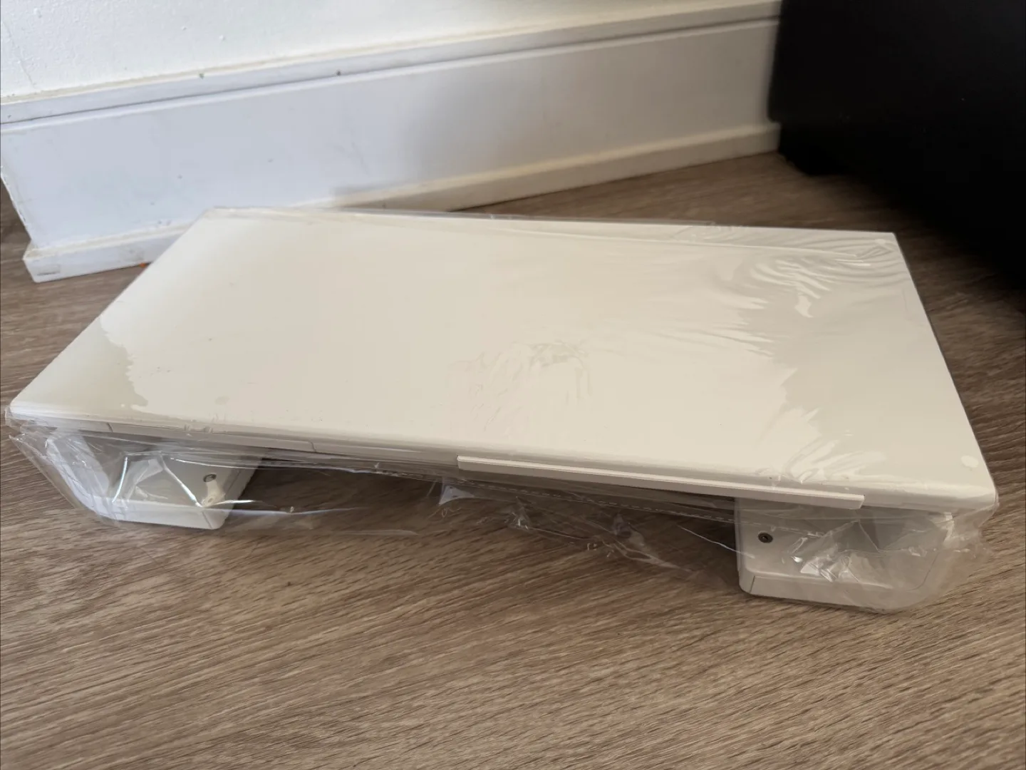 Klearlook Monitor Stand Riser - White image indicator(6)