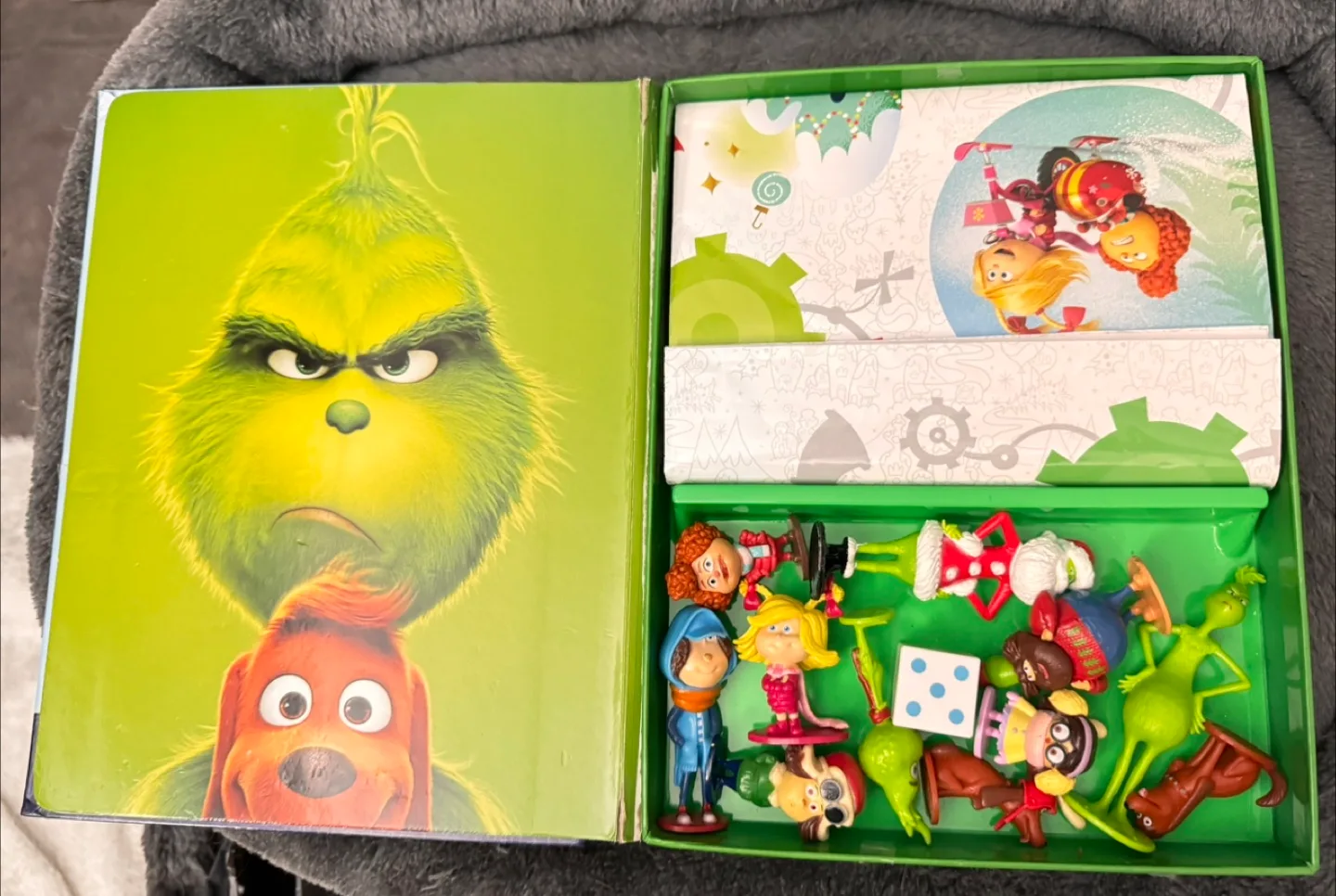 Dr. Seuss' The Grinch My Busy Books image indicator(2)