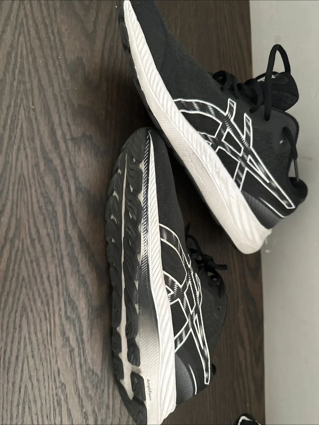 Oasis Gel-Excite 9, US 10, Black Running Shoes image indicator(4)