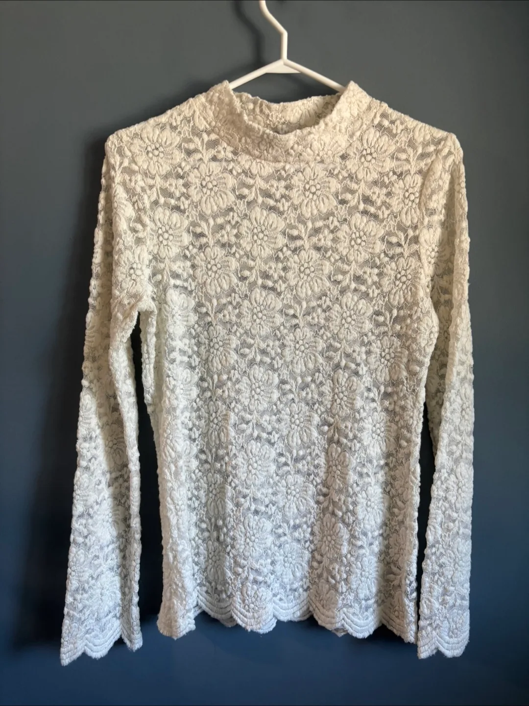 BCBGMAXAZRIA White Lace Top thumbnail