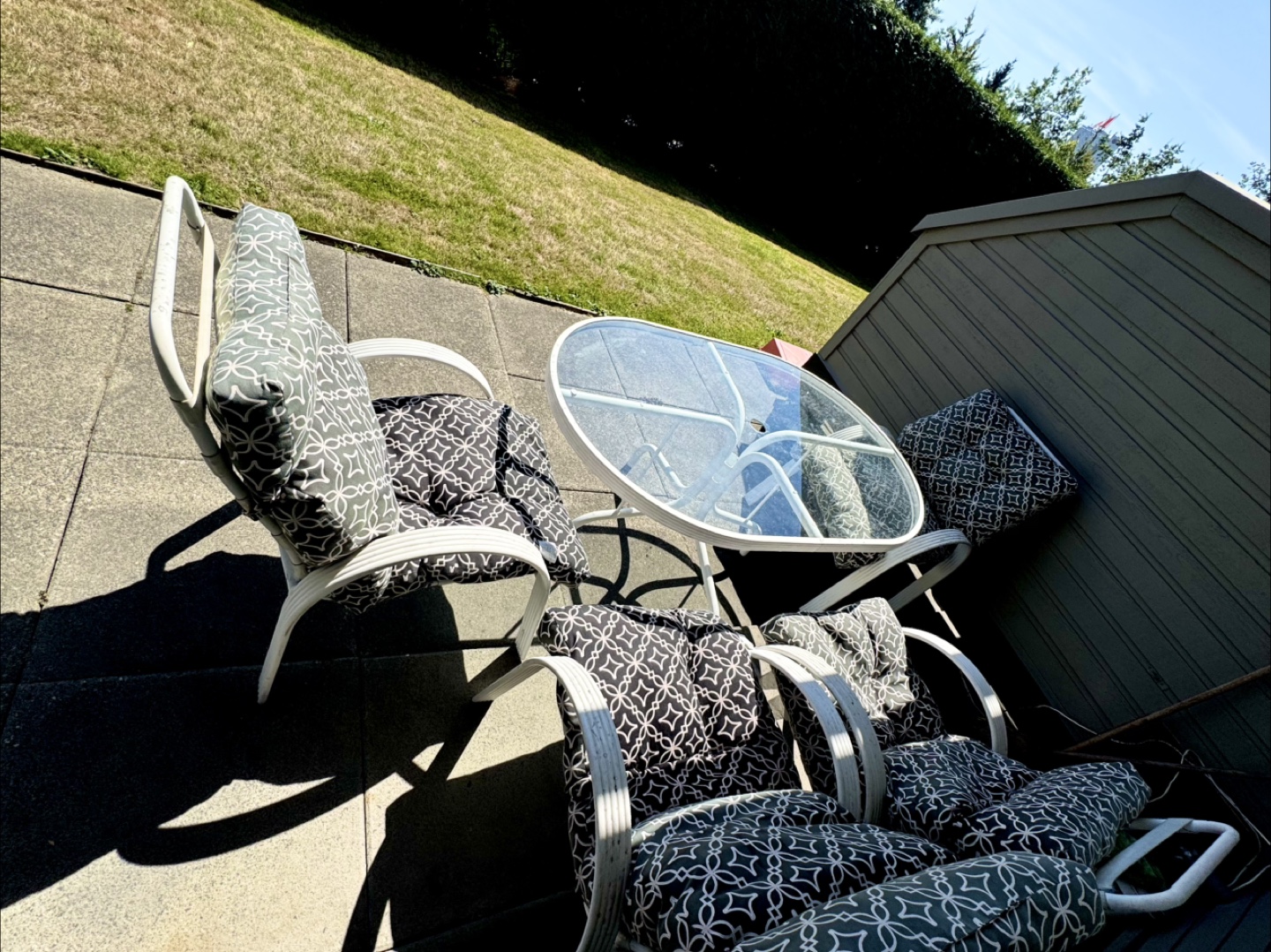 Patio Set - Glass Table & 4 Cushioned Chairs - photo 3