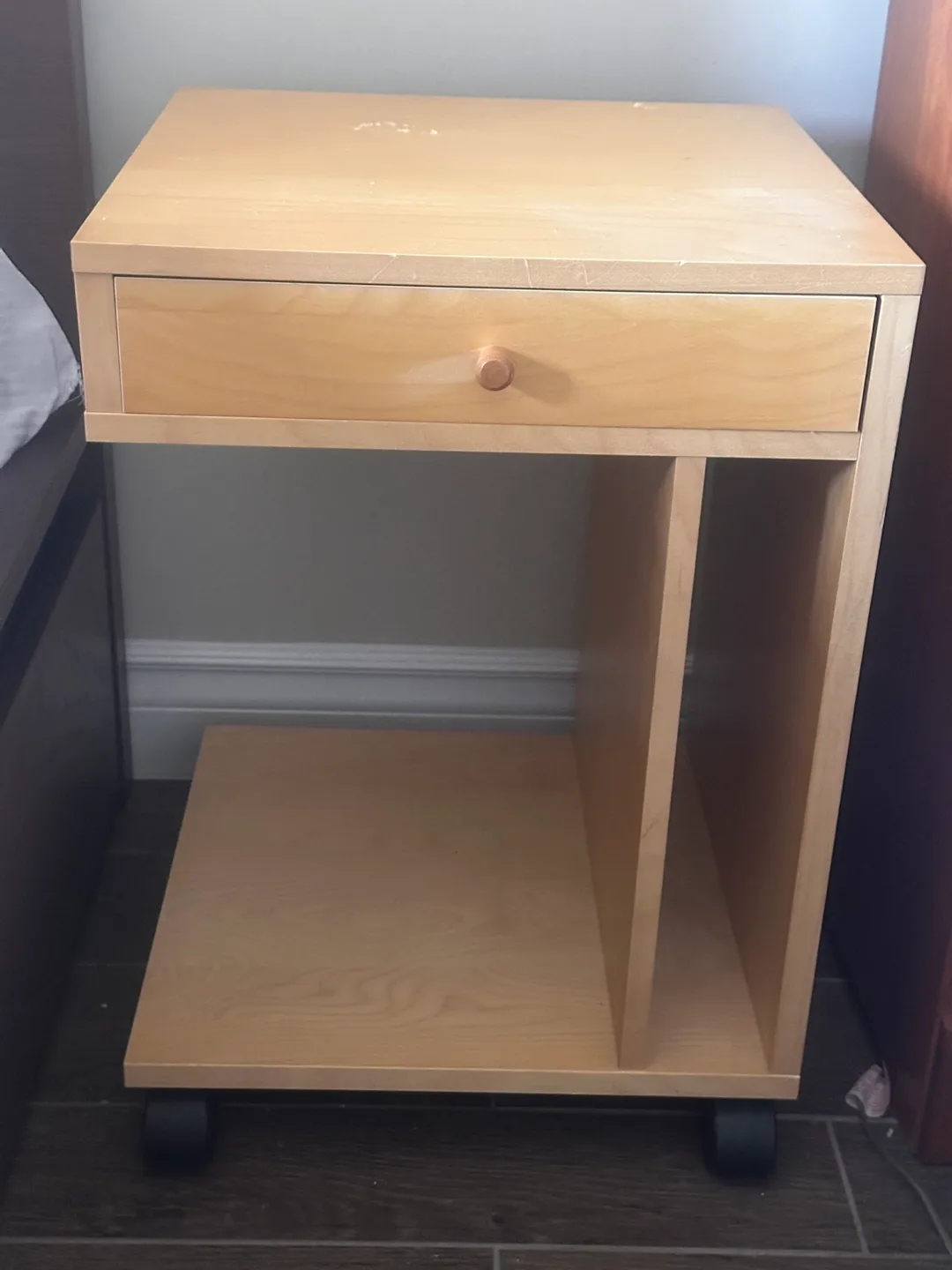 🥕Fashion Wooden side Table on weals image indicator(2)