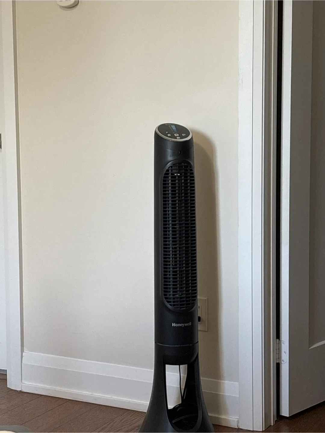 Honeywell Black Tower Fan thumbnail