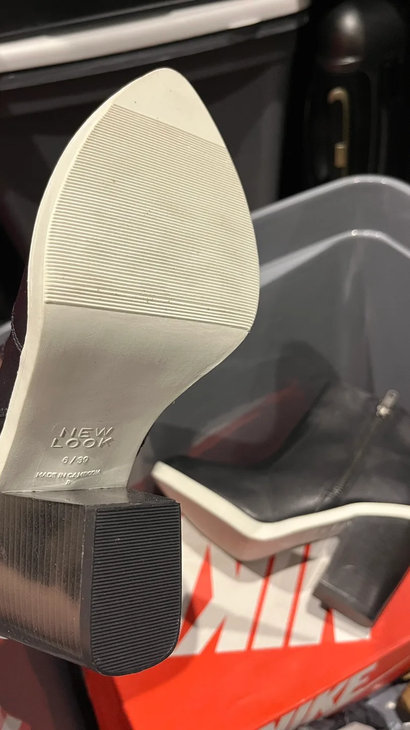 moving sale New Look Black Ankle Boots image indicator(2)