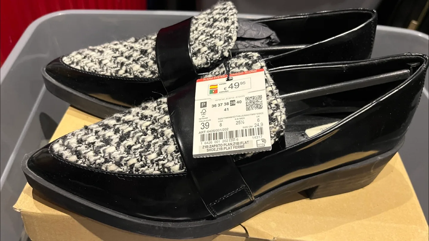 moving sale Zara Black Loafers - Size 8 (Women's) image indicator(3)