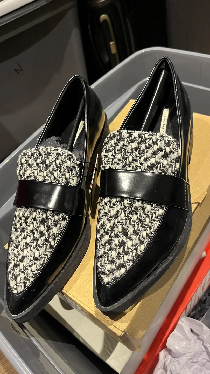 moving sale Zara Black Loafers - Size 8 (Women's) image indicator(4)