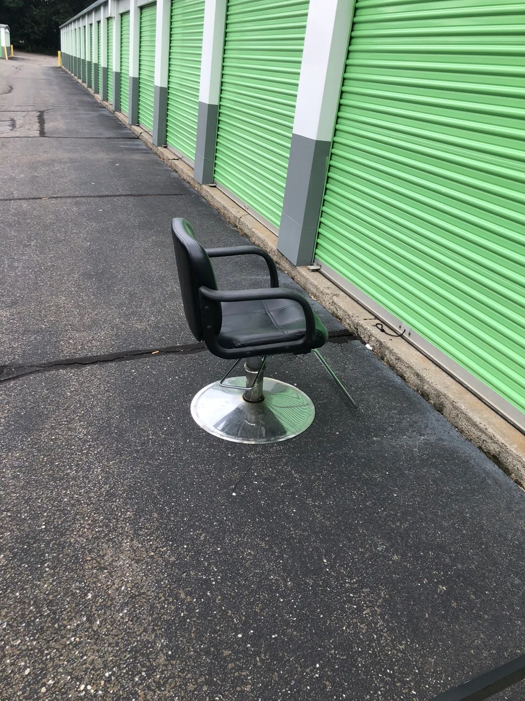 Black Salon/Barber Swivel Chair image indicator(2)