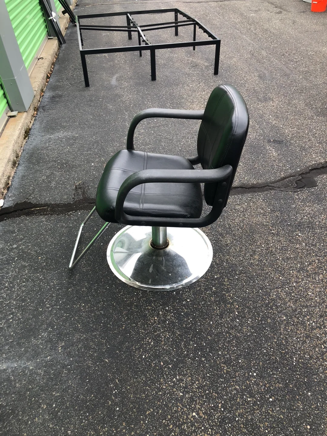 Black Salon/Barber Swivel Chair image indicator(4)