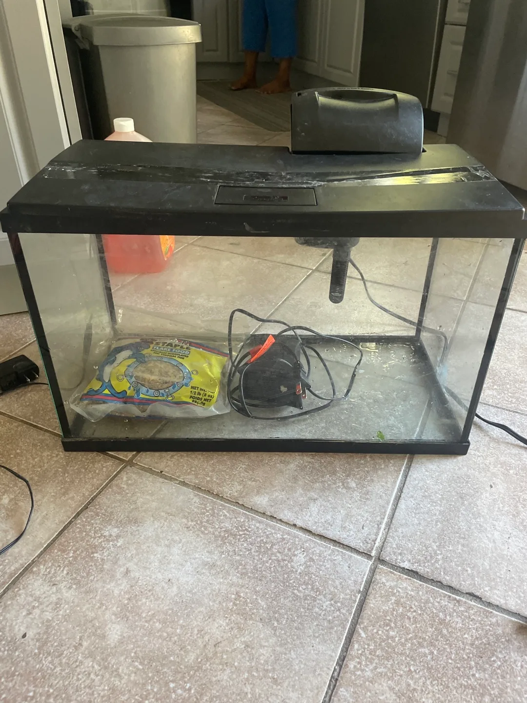 Fish Tank with Accessories image indicator(2)