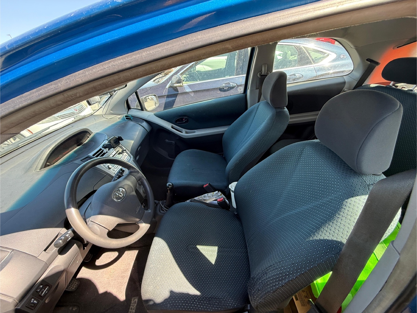 Toyota Yaris - Blue Hatchback - photo 3